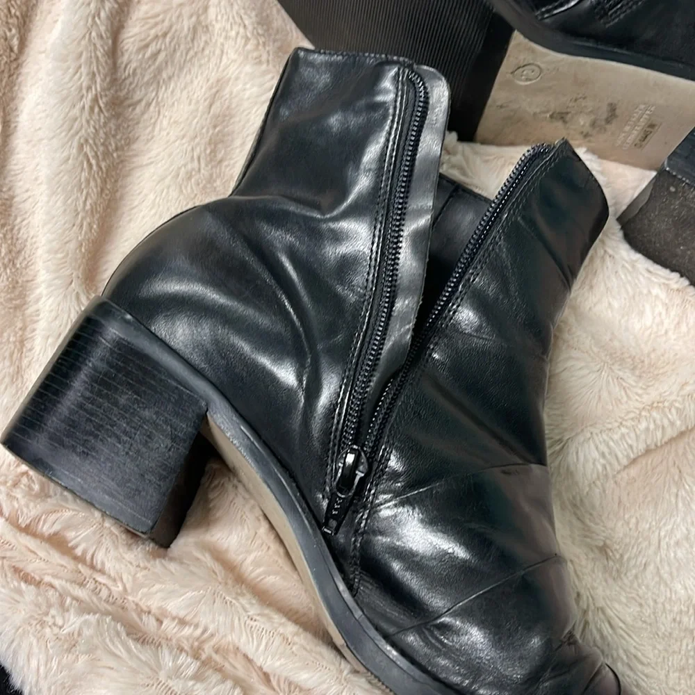 VINTAGE DIBA TRUE BLACK LEATHER DETAIL ANKLE BOOTS WITH A STACK HEEL SIZE 10M